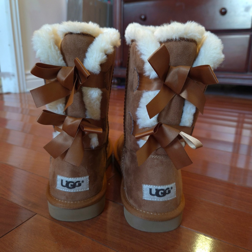 UGG Bailey Bow II Boots Womens 10 Chestnut Suede Double Ribbon Back nwot